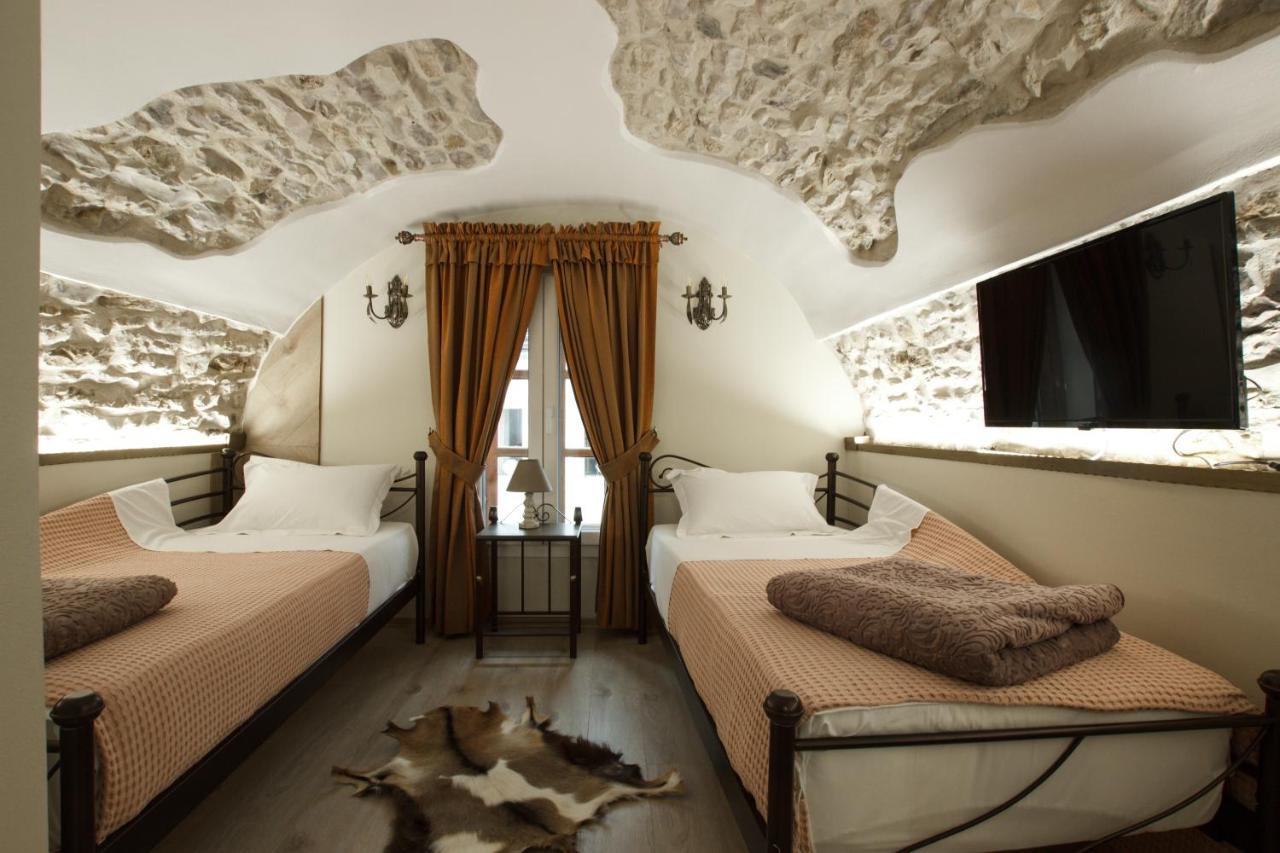 Hotel Ss Kekezi Гірокастра Екстер'єр фото